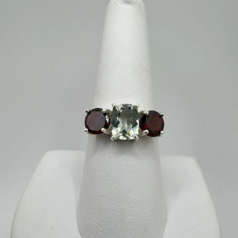 NWOT 5x8mm radiant cut Prasiolite, and 6mm garnet round cut accents in 925 ring!